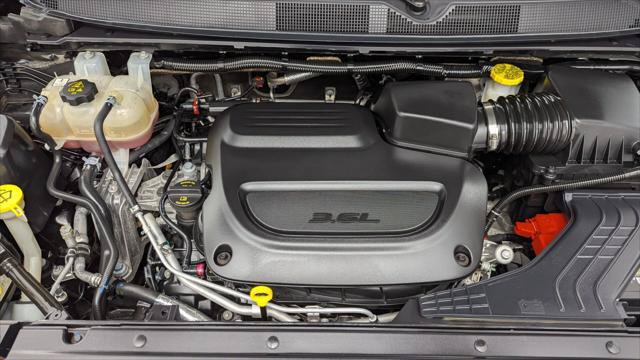 Used 2023 Chrysler Pacifica Limited FWD image 33