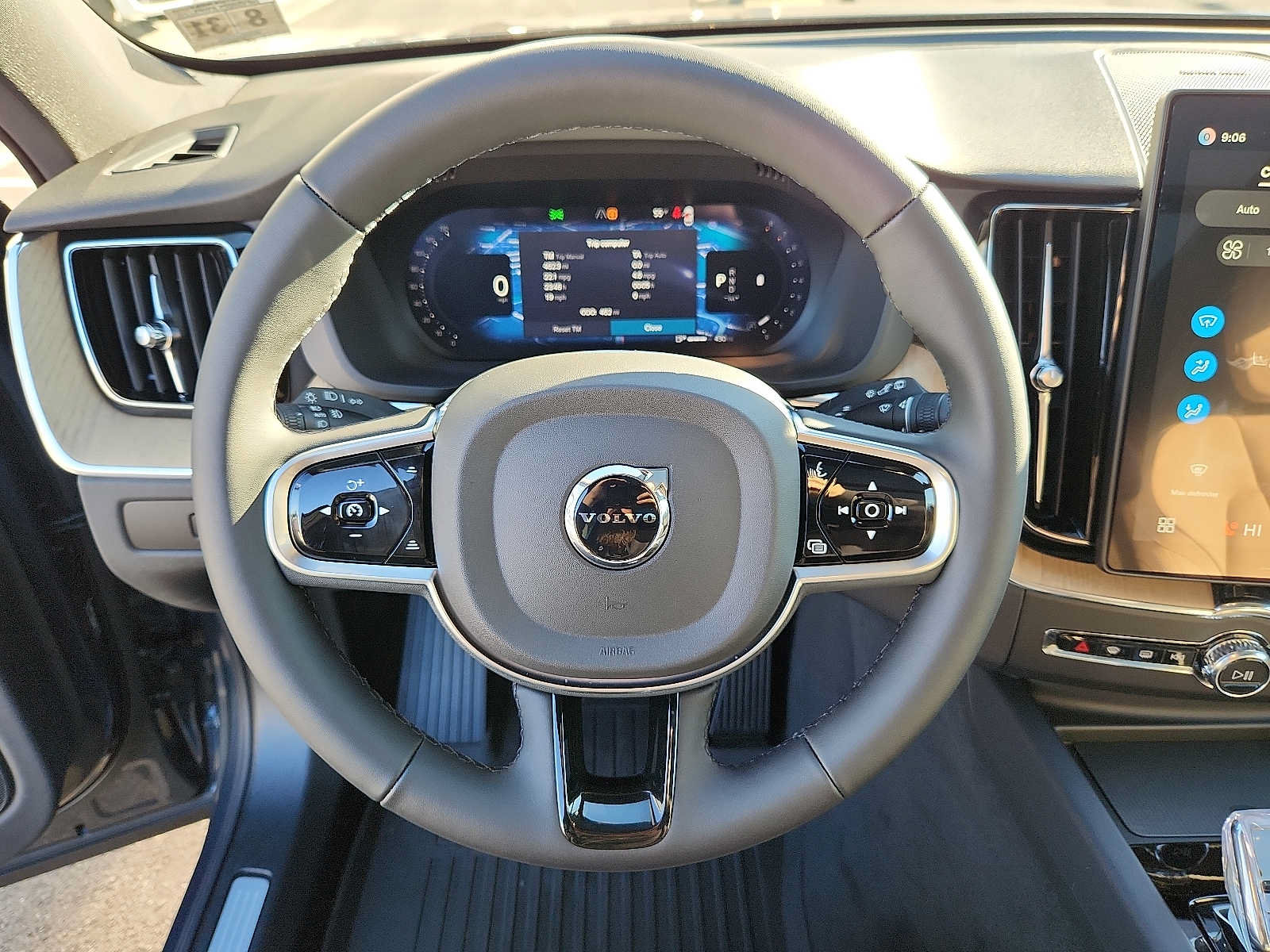 Used 2027 Volvo XC60 B5 Plus AWD/4WD image 20