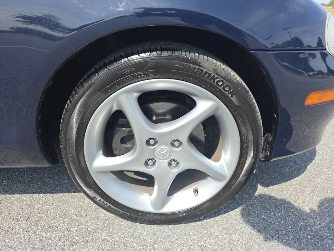 Used 2001 MAZDA MX-5 Miata RWD image 26