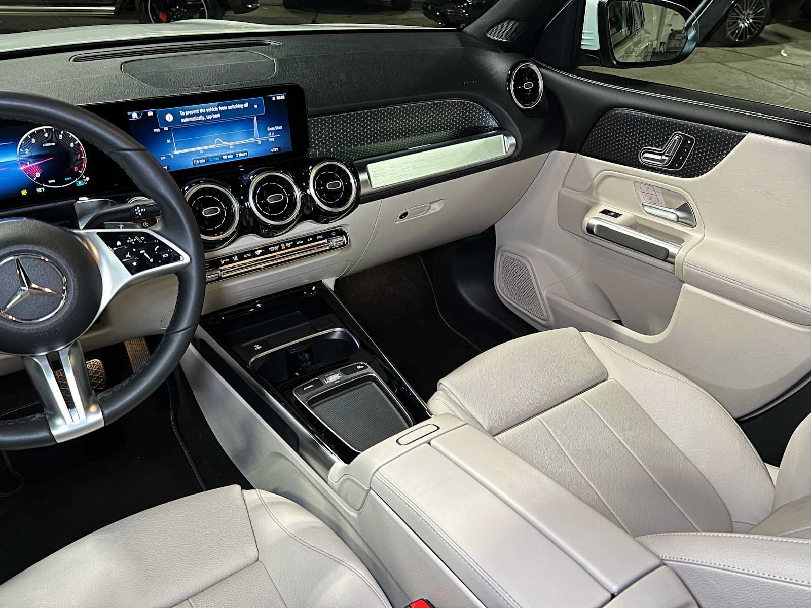 Used 2025 Mercedes-Benz GLB 250 4MATIC image 39