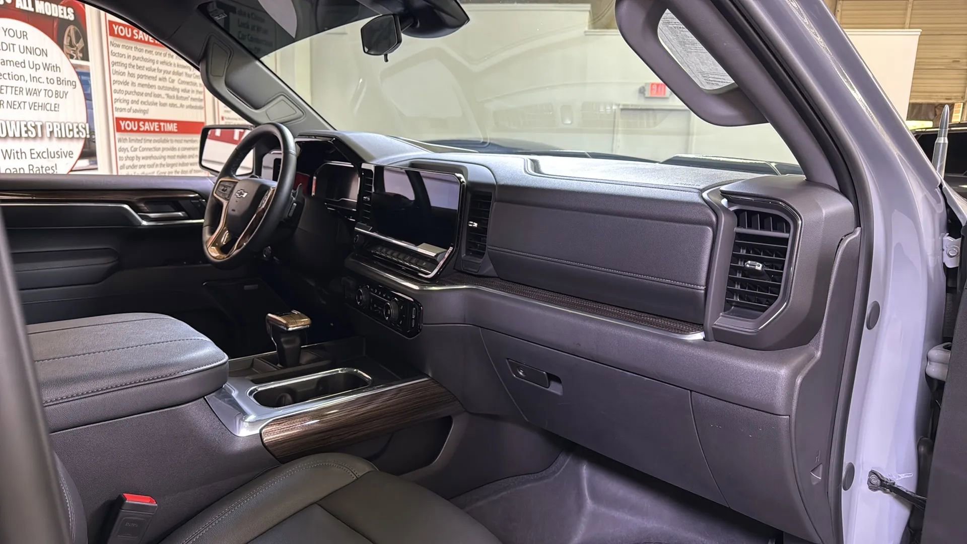 Used 2024 Chevrolet Silverado 1500 LT Trail Boss w/ LT Trail Boss Premium Package image 24
