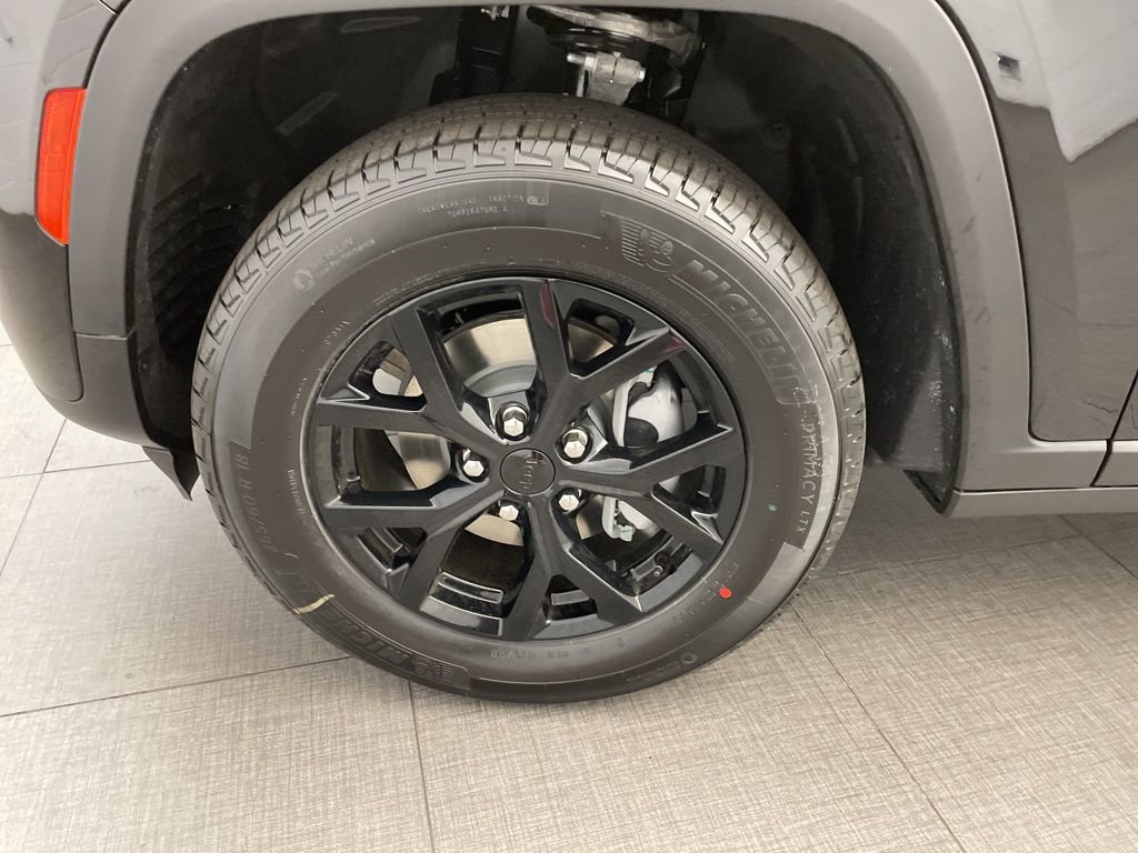 New 2026 Jeep Grand Cherokee Altitude image 8