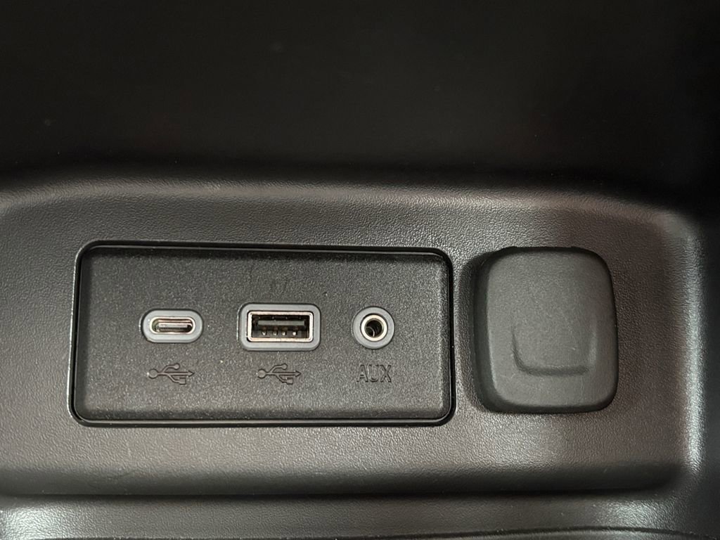 Used 2023 Chevrolet Equinox LS image 14