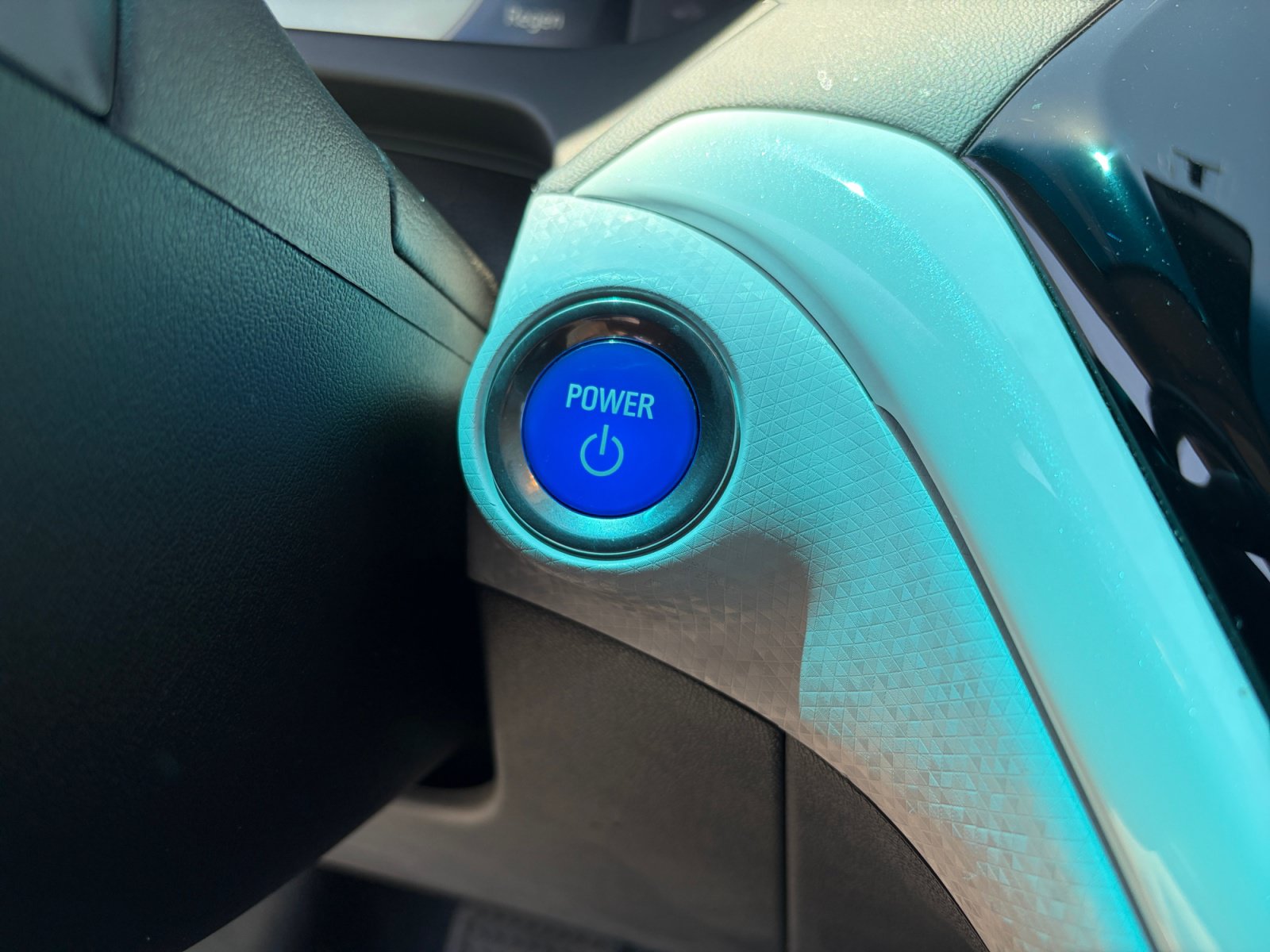 Used 2018 Chevrolet Bolt Premier w/ Infotainment Package FWD image 28