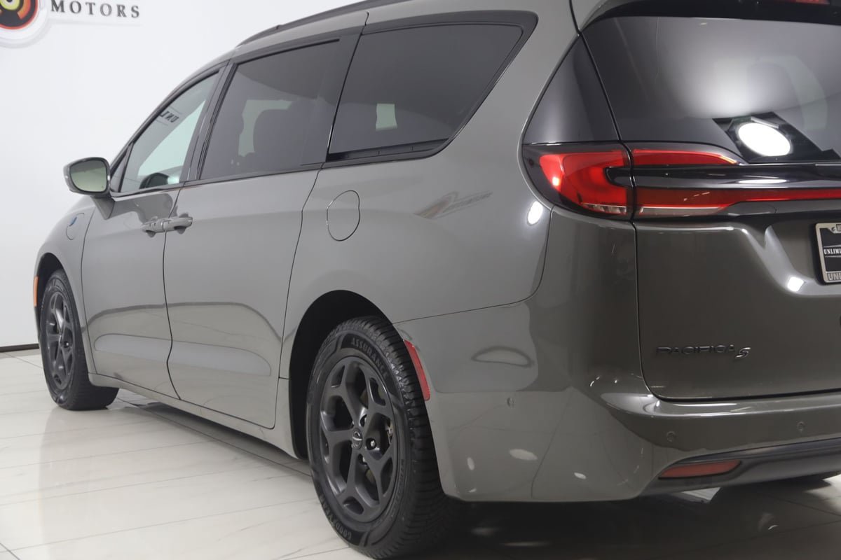 Used 2021 Chrysler Pacifica Touring-L w/ S Appearance Package FWD image 27