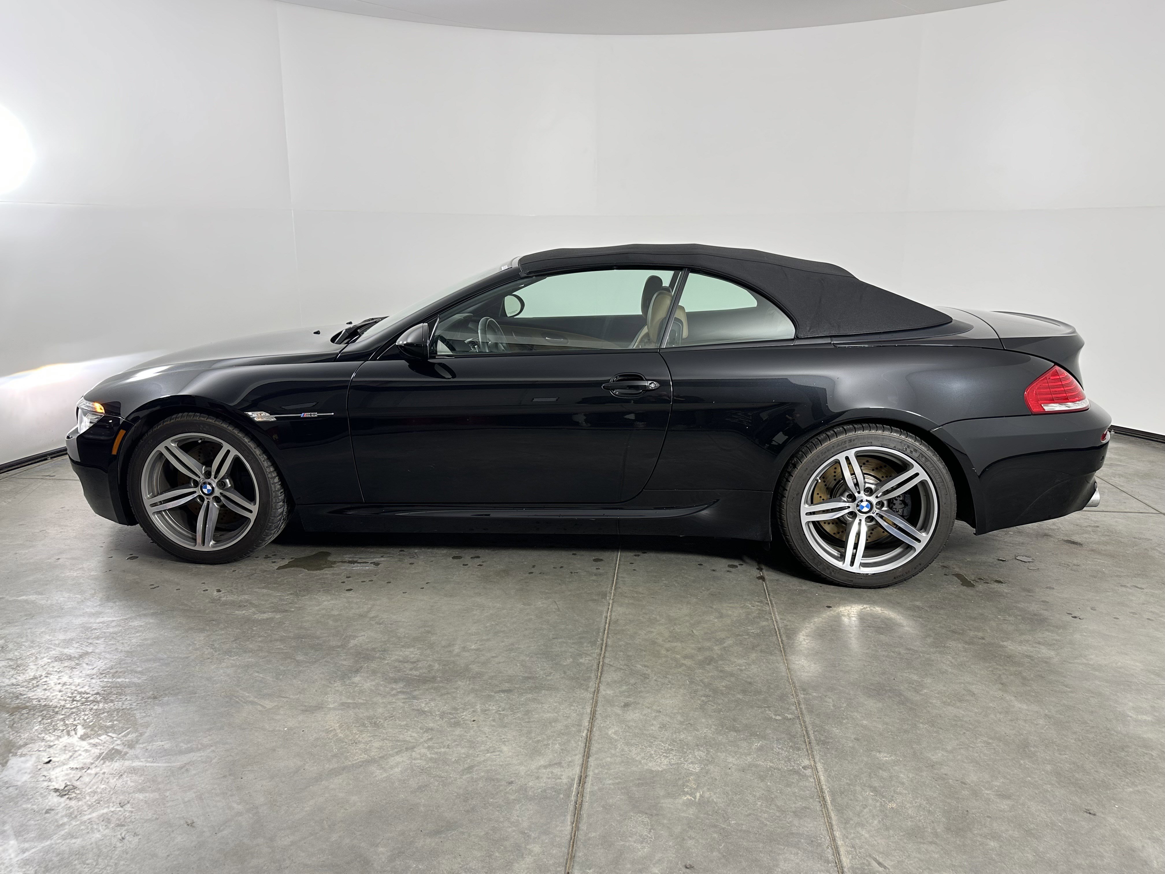 Used 2010 BMW M6 Convertible image 32