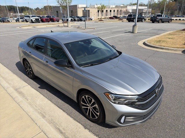 Used 2024 Volkswagen Jetta Sport image 8