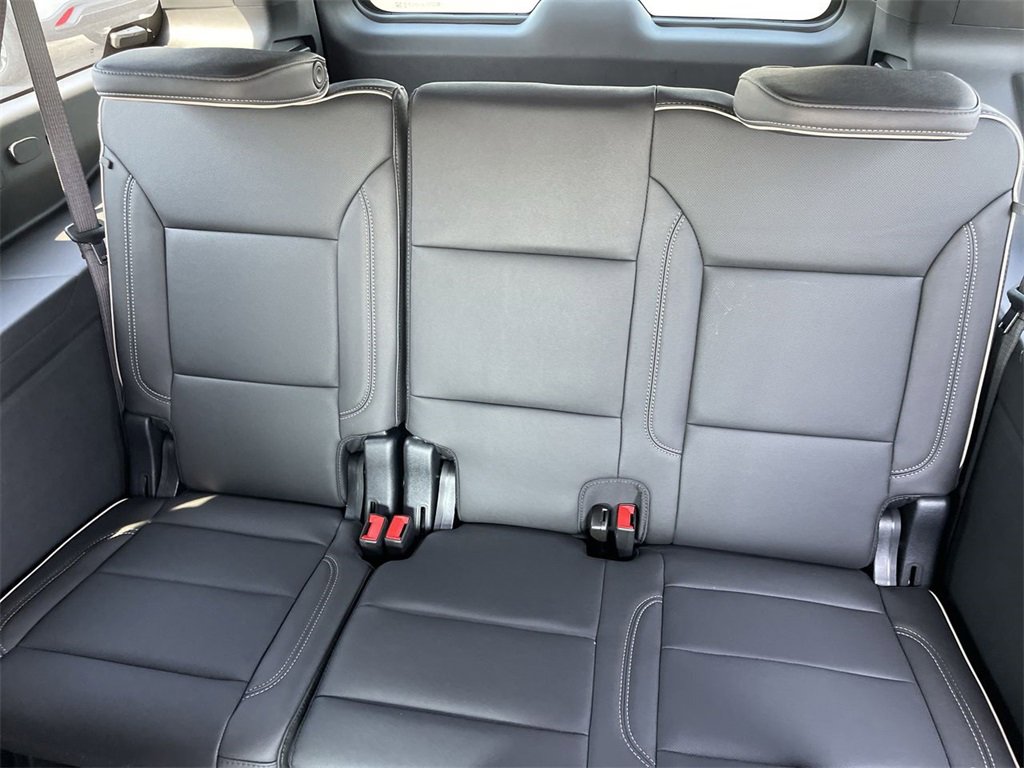 New 2025 Chevrolet Suburban Premier image 24