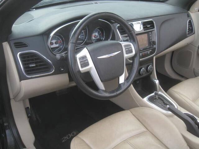 Used 2011 Chrysler 200 Limited FWD image 23