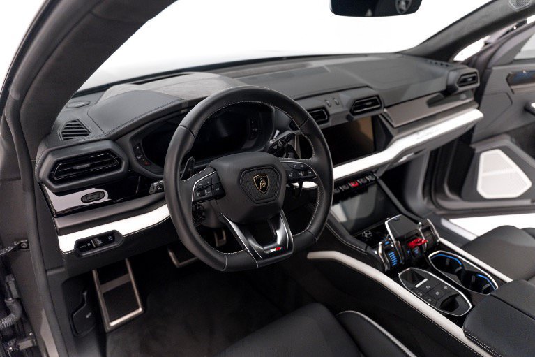Used 2025 Lamborghini Urus SE AWD/4WD image 14