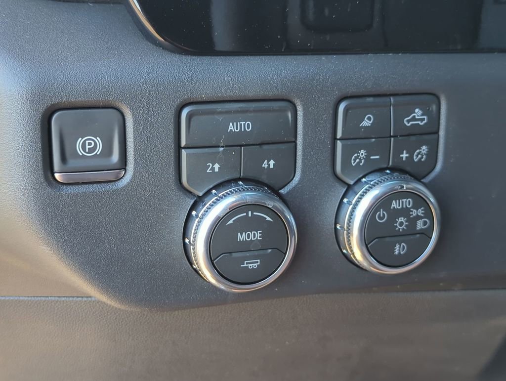 Used 2026 GMC Sierra 1500 SLT AWD/4WD image 18