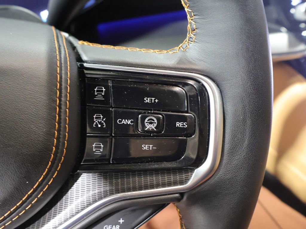 Used 2024 Jeep Grand Wagoneer Series III w/ Rear Seat Video Group 1 AWD/4WD image 39