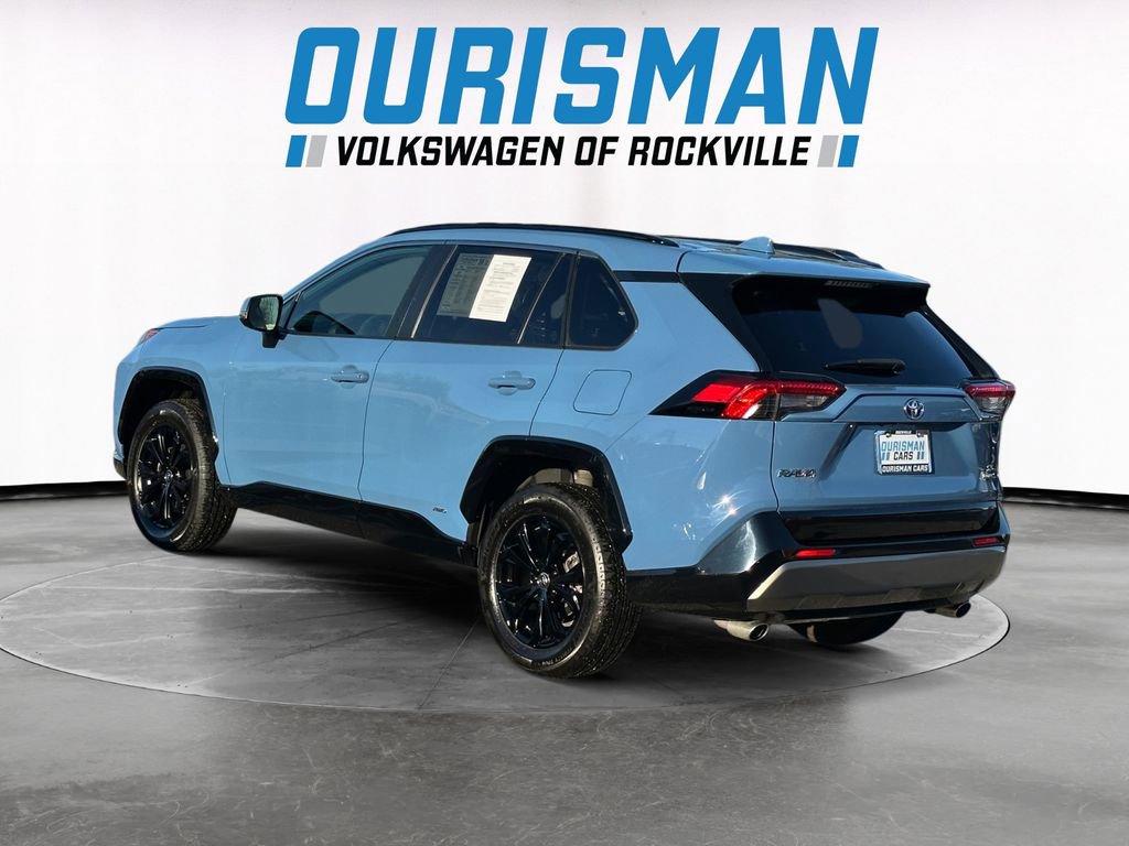 Used 2022 Toyota RAV4 SE w/ Convenience Package image 4