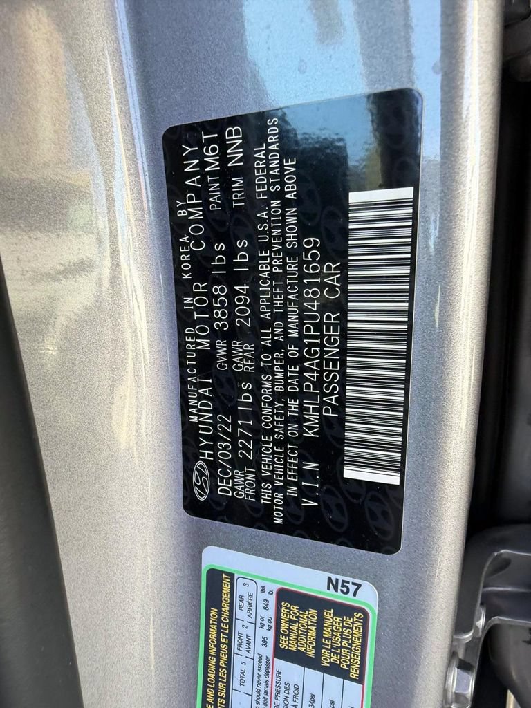 Certified 2023 Hyundai Elantra Limited FWD image 17
