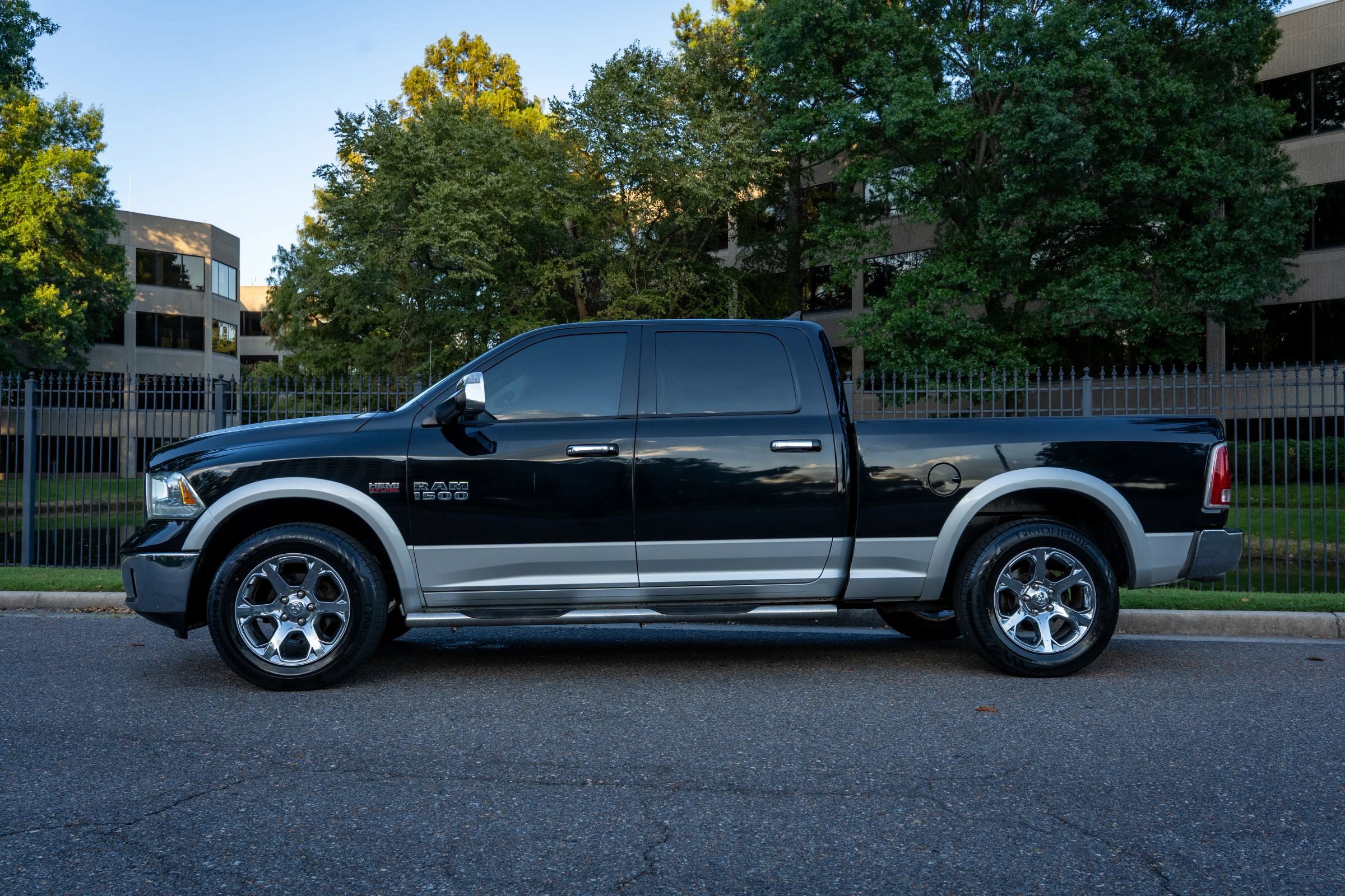 Used 2014 RAM 1500 Laramie w/ Convenience Group AWD/4WD image 9