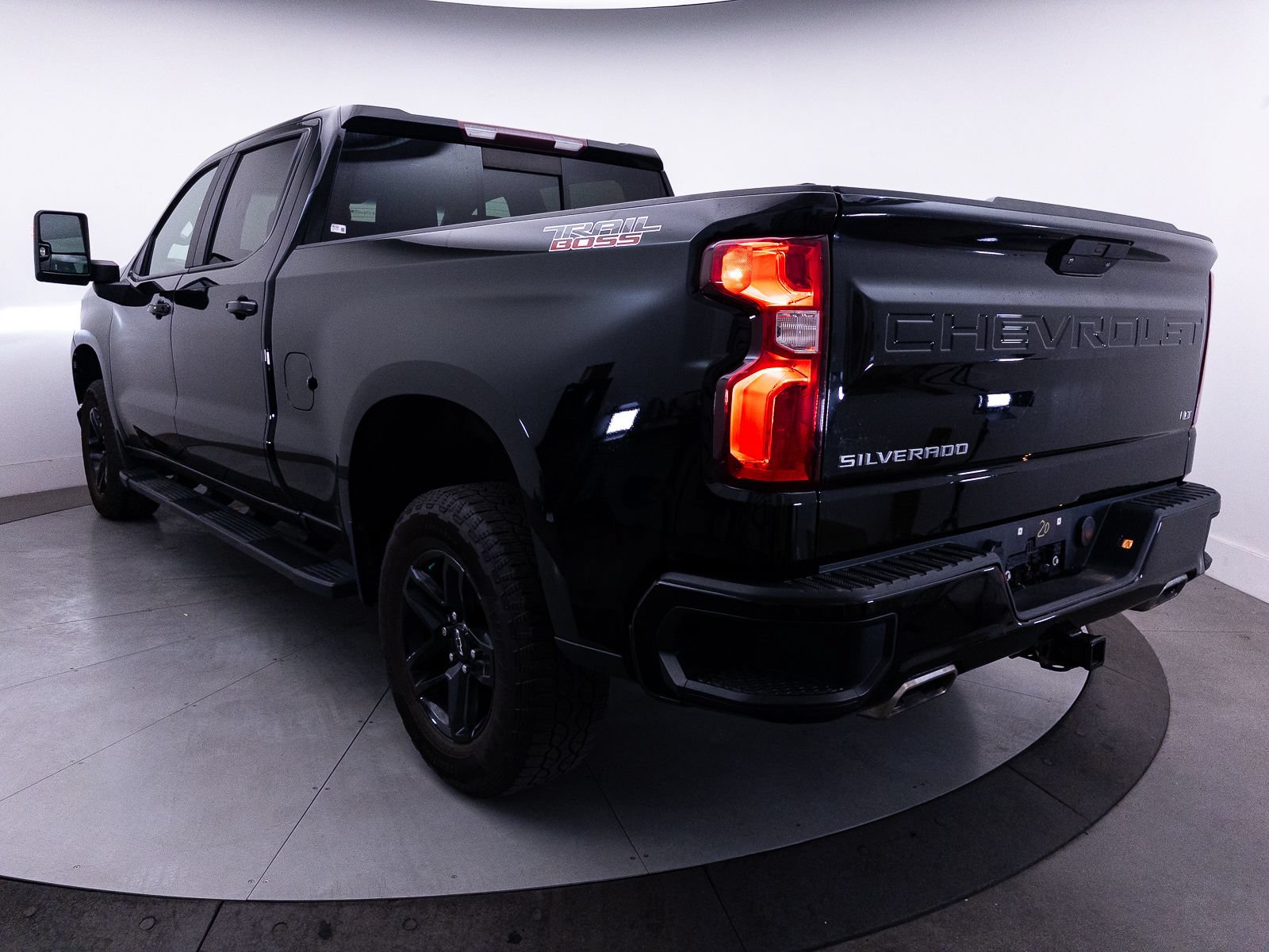 Used 2020 Chevrolet Silverado 1500 LT Trail Boss AWD/4WD image 18