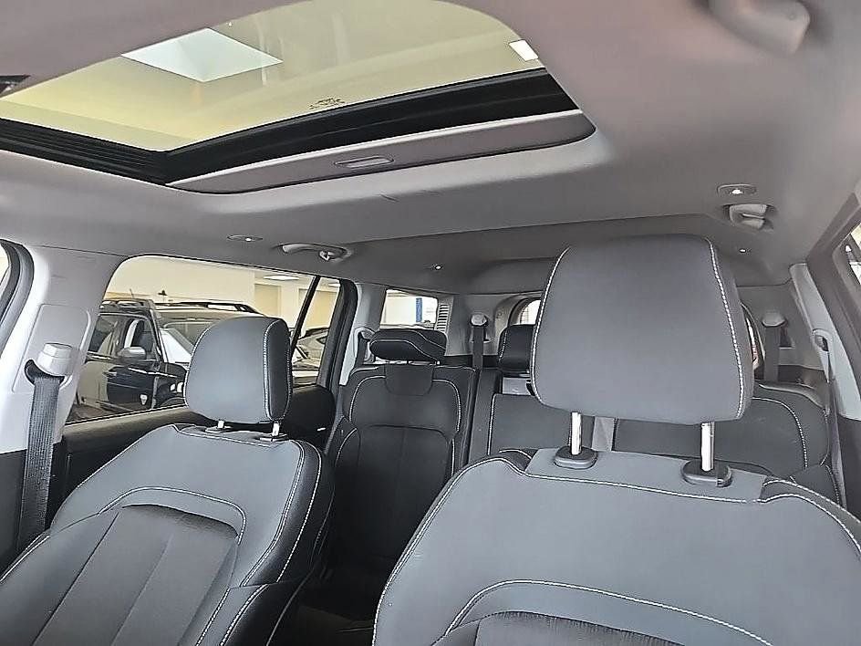 Used 2023 Jeep Grand Cherokee L Laredo w/ Luxury Tech Group I AWD/4WD image 27