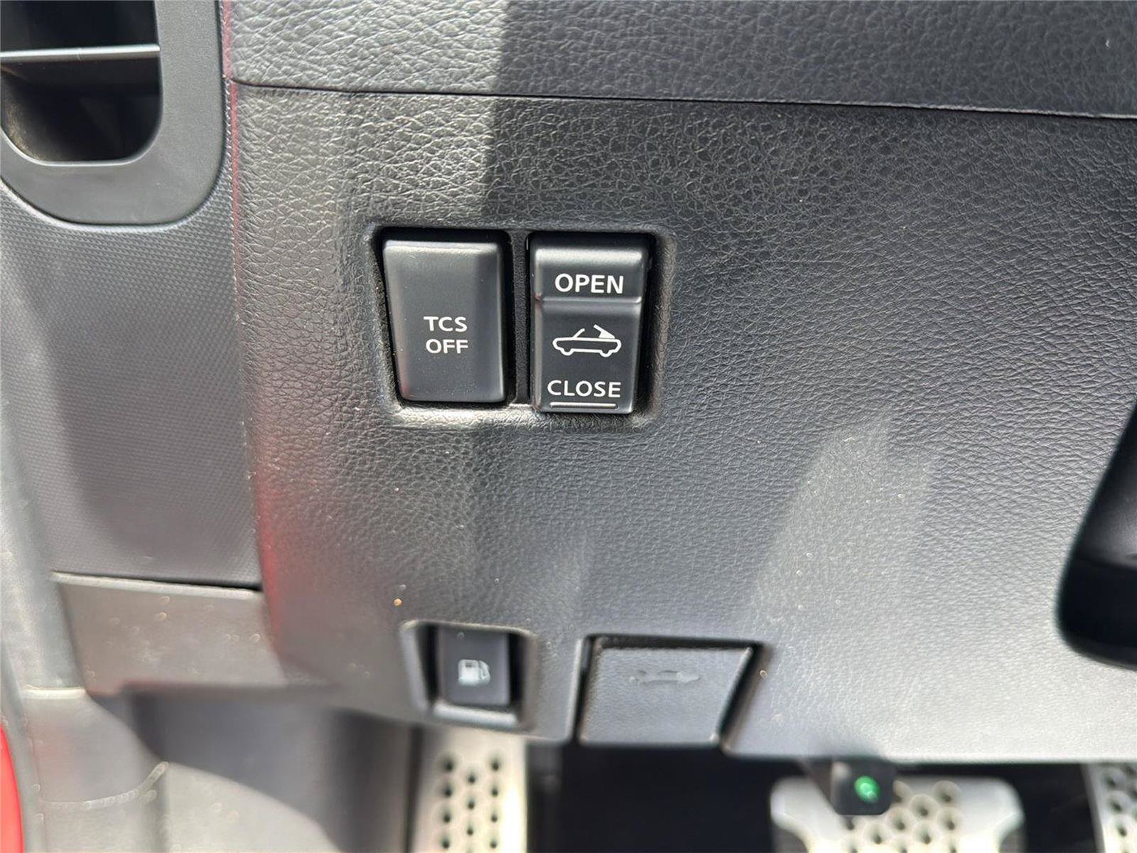 Used 2006 Nissan 350Z Touring RWD image 14