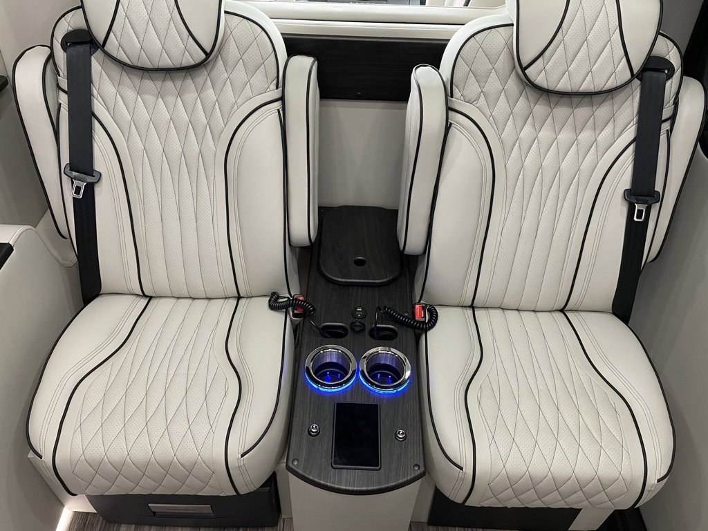 Used 2024 Mercedes-Benz Sprinter 3500 image 36