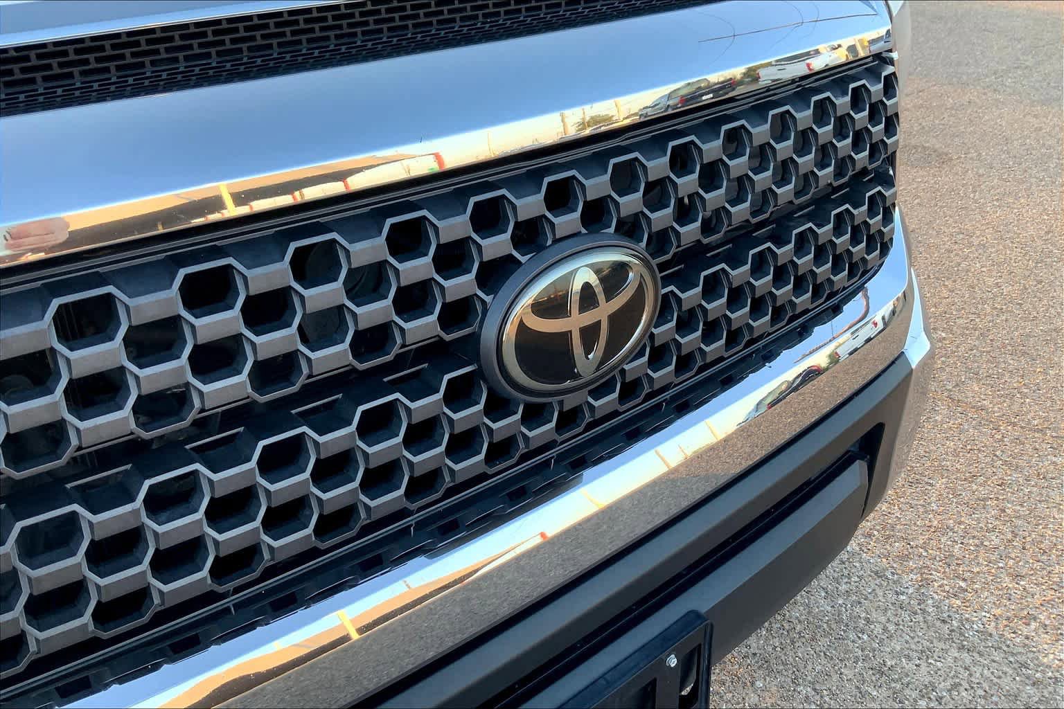 Used 2018 Toyota Tundra SR5 w/ SR5 Upgrade Package RWD image 30