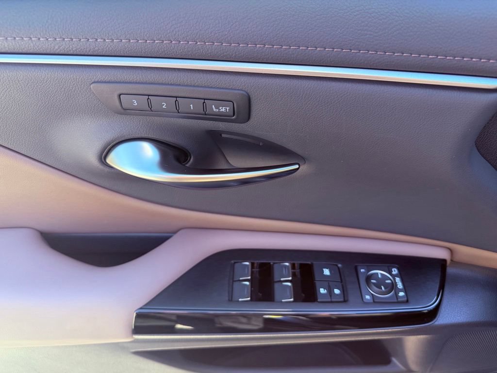 Certified 2025 Lexus ES 300h w/ Premium Package FWD image 17