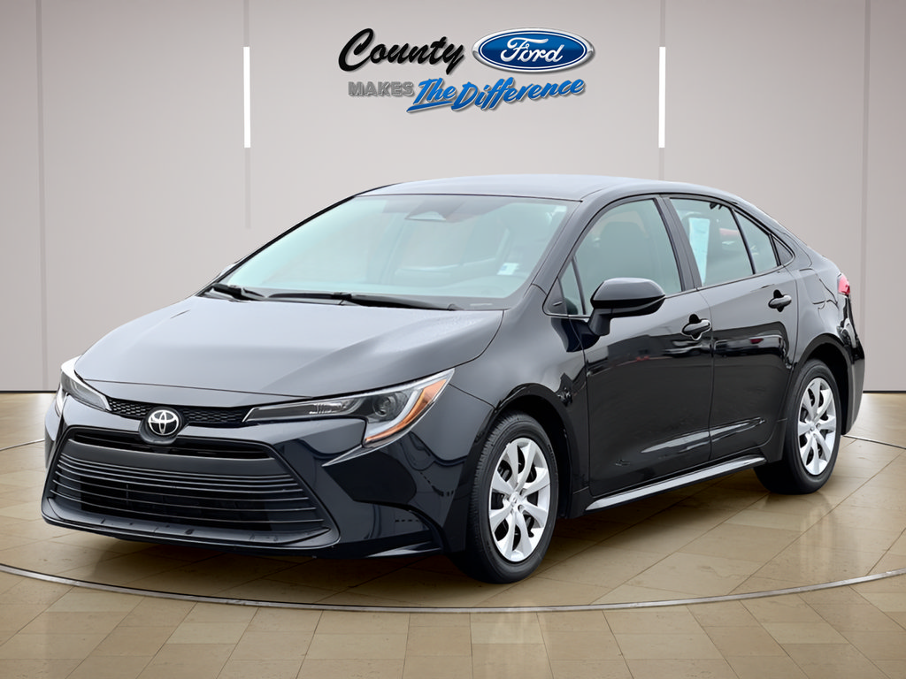 Used 2024 Toyota Corolla LE FWD image 2
