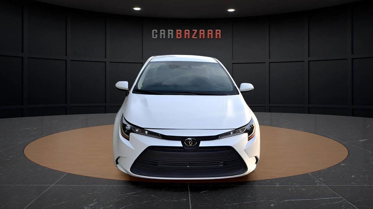 Used 2024 Toyota Corolla LE image 2