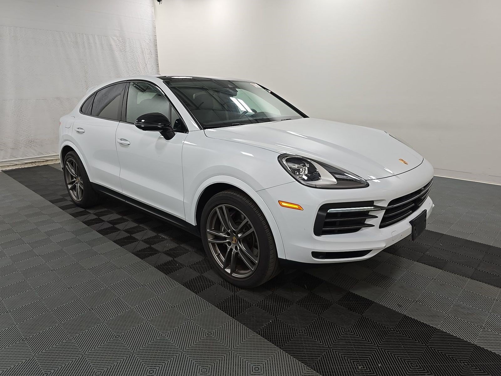 Used 2023 Porsche Cayenne Platinum Edition AWD/4WD image 4