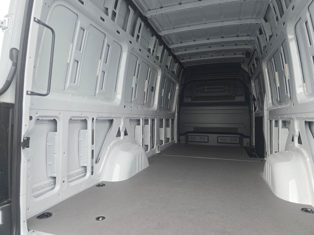 New 2025 Mercedes-Benz eSprinter 170 Cargo image 19