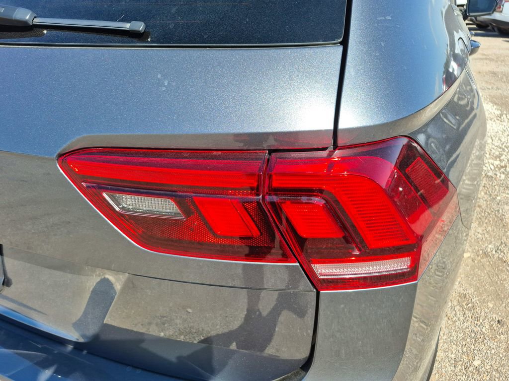 Used 2021 Volkswagen Tiguan S image 11