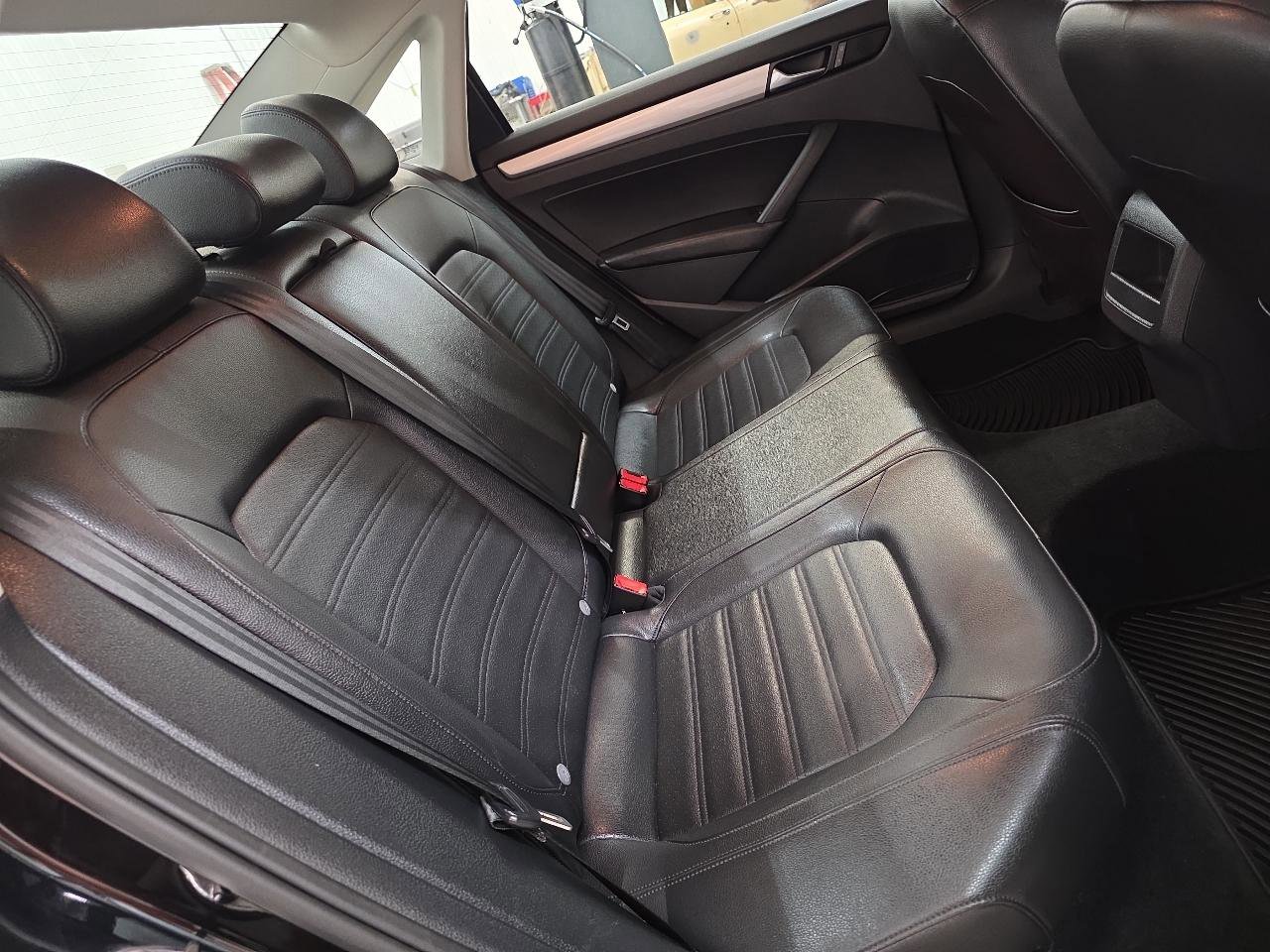 Used 2012 Volkswagen Passat 3.6 SE image 36