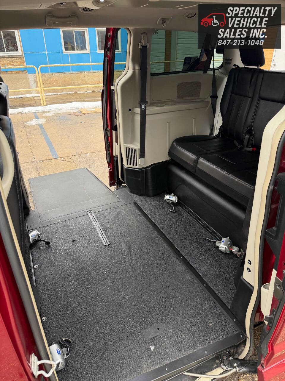 Used 2014 Chrysler Town & Country Touring image 13