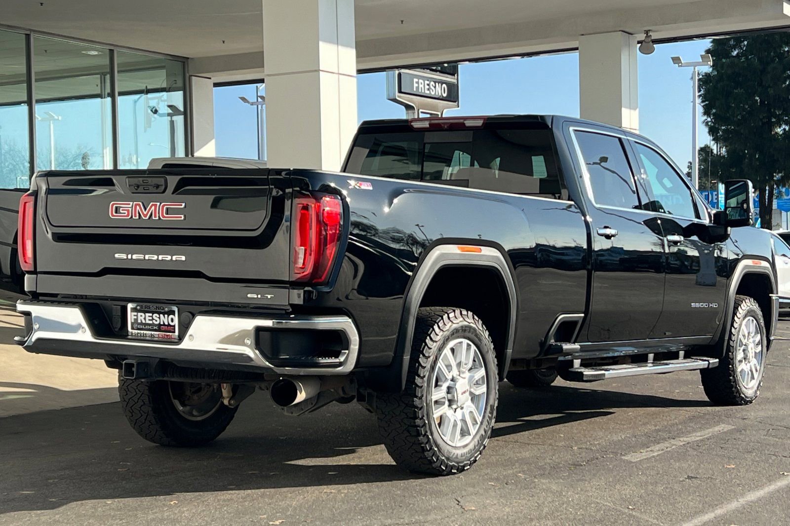 Used 2023 GMC Sierra 3500 SLT w/ SLT Premium Package image 4