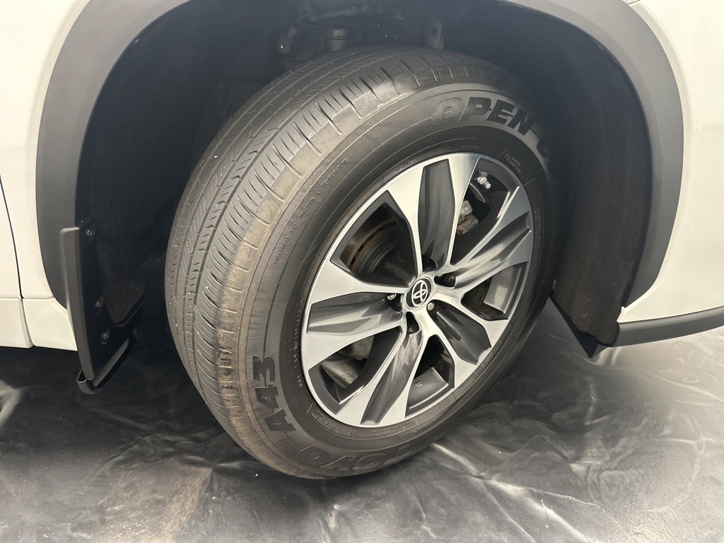 Used 2023 Toyota Highlander XLE image 36