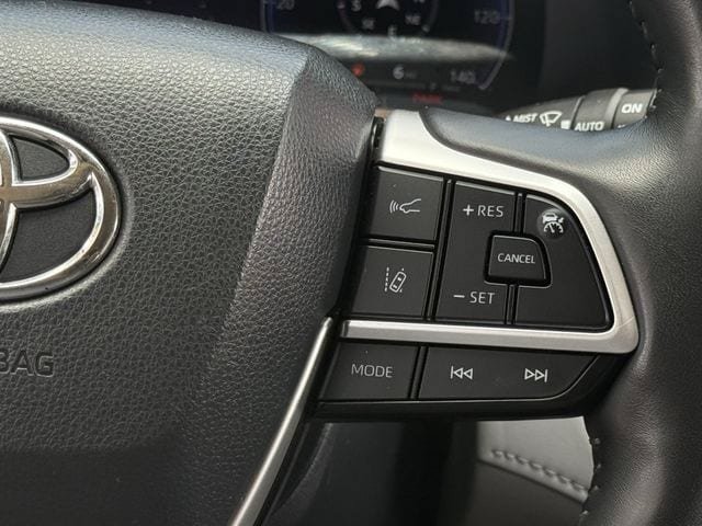 Used 2024 Toyota Highlander Platinum AWD/4WD image 15