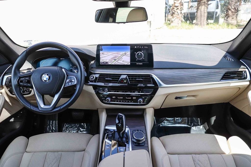 Used 2023 BMW 530e w/ Convenience Package image 13