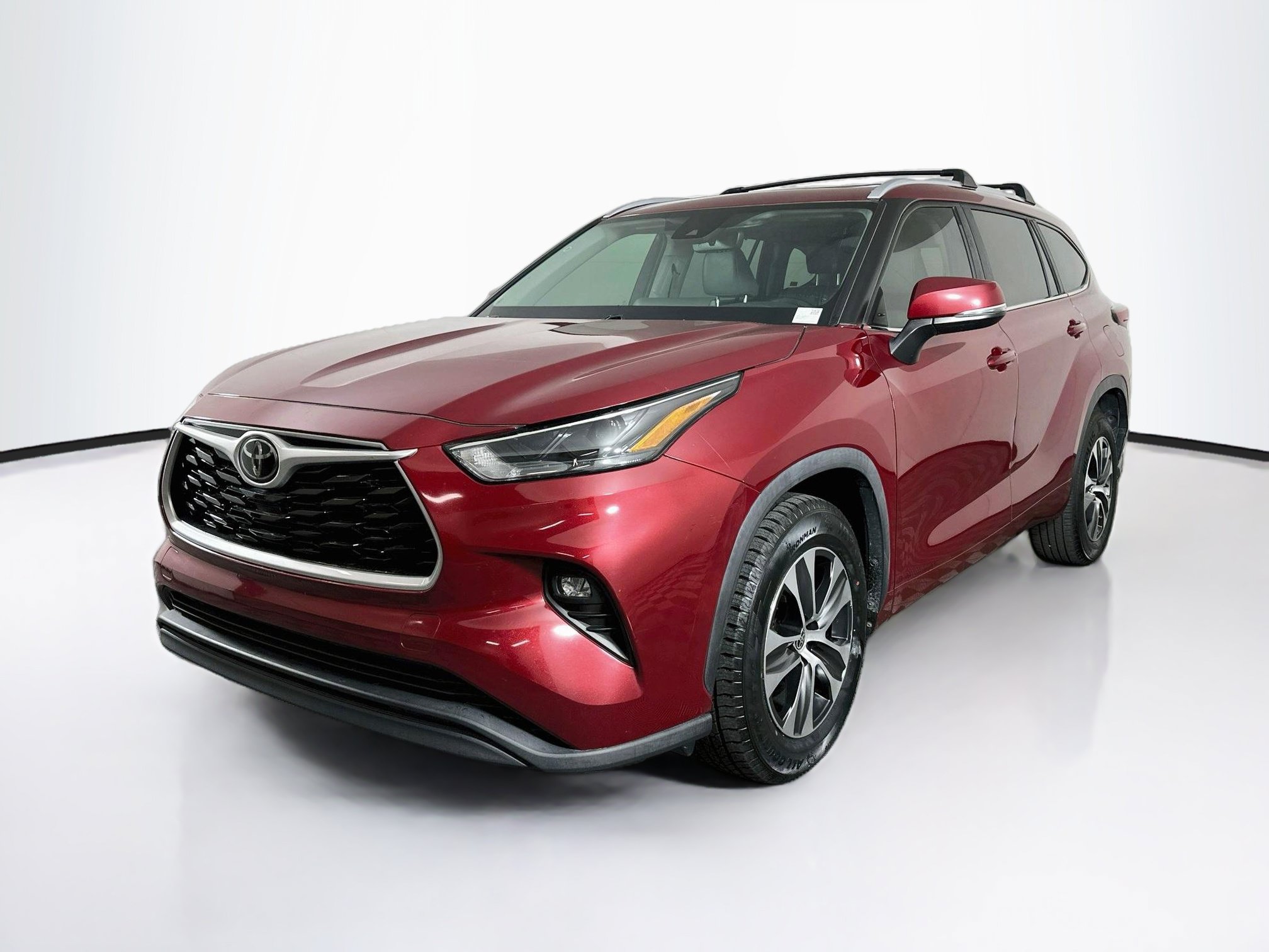 Used 2023 Toyota Highlander XLE FWD image 3