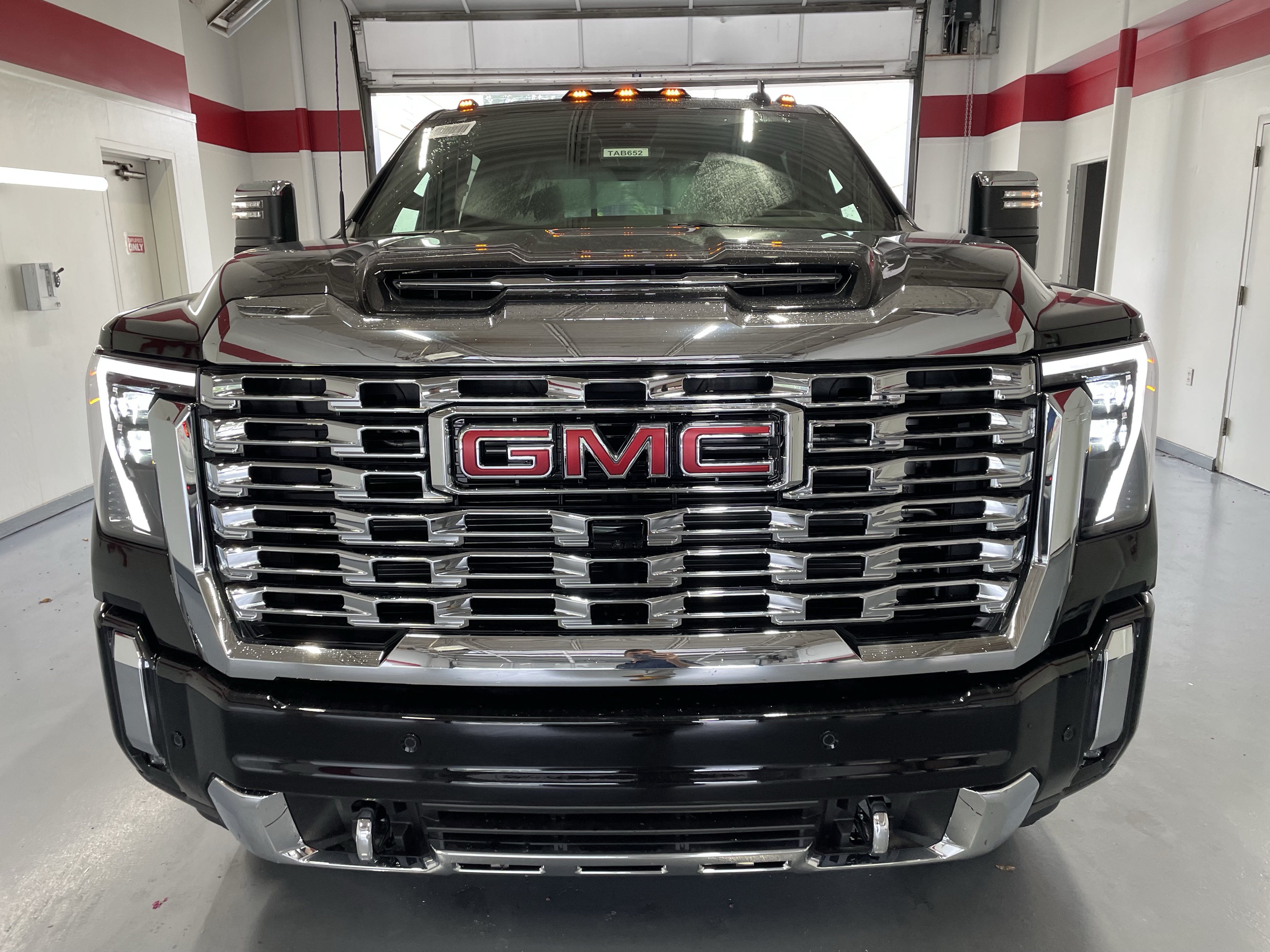 New 2026 GMC Sierra 2500 Denali w/ Denali Reserve Package AWD/4WD image 2