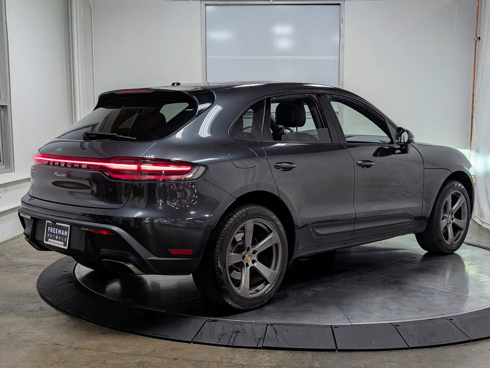 Used 2024 Porsche Macan AWD/4WD image 9