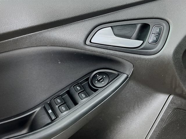 Used 2017 Ford Focus SE FWD image 9