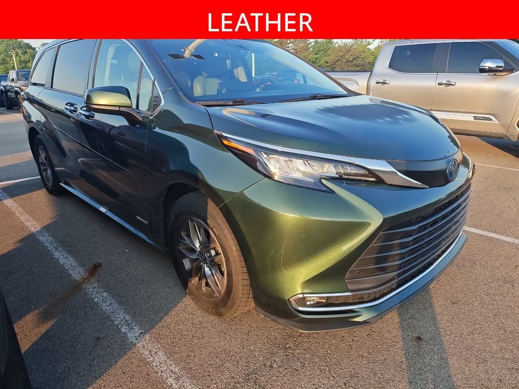 Used 2021 Toyota Sienna XLE AWD/4WD image 3