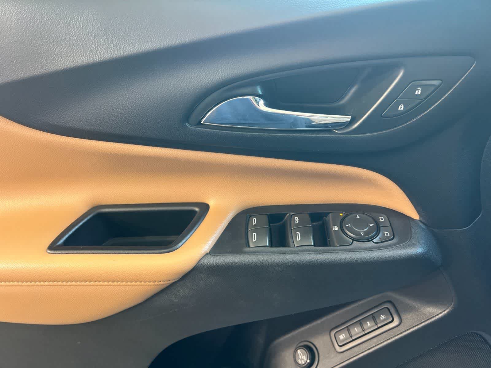 Used 2018 Chevrolet Equinox Premier FWD image 13