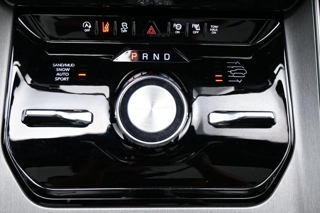 Used 2025 Jeep Wagoneer Series III w/ Premium Group I AWD/4WD image 26