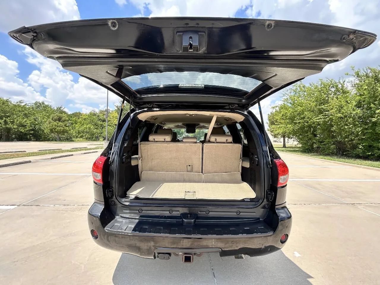 Used 2016 Toyota Sequoia Platinum RWD image 10