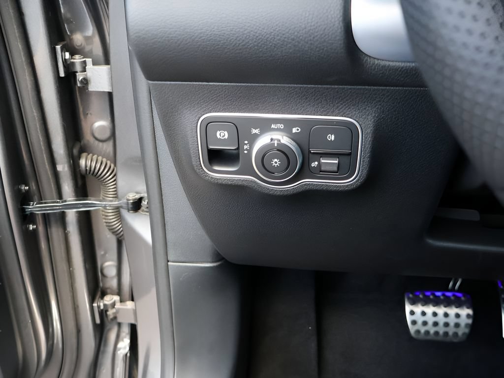 New 2026 Mercedes-Benz GLB 250 4MATIC image 37