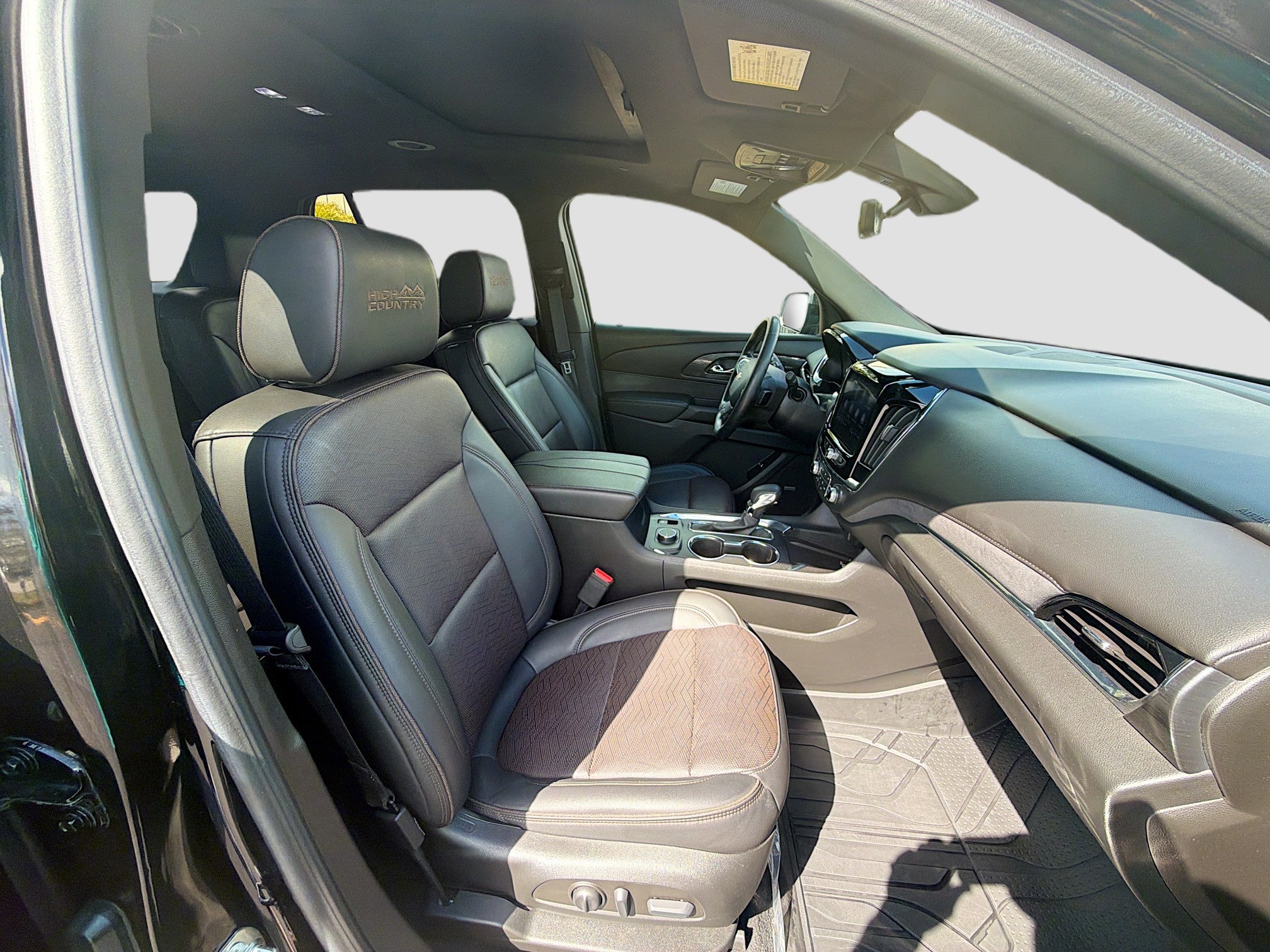 Used 2023 Chevrolet Traverse High Country image 17
