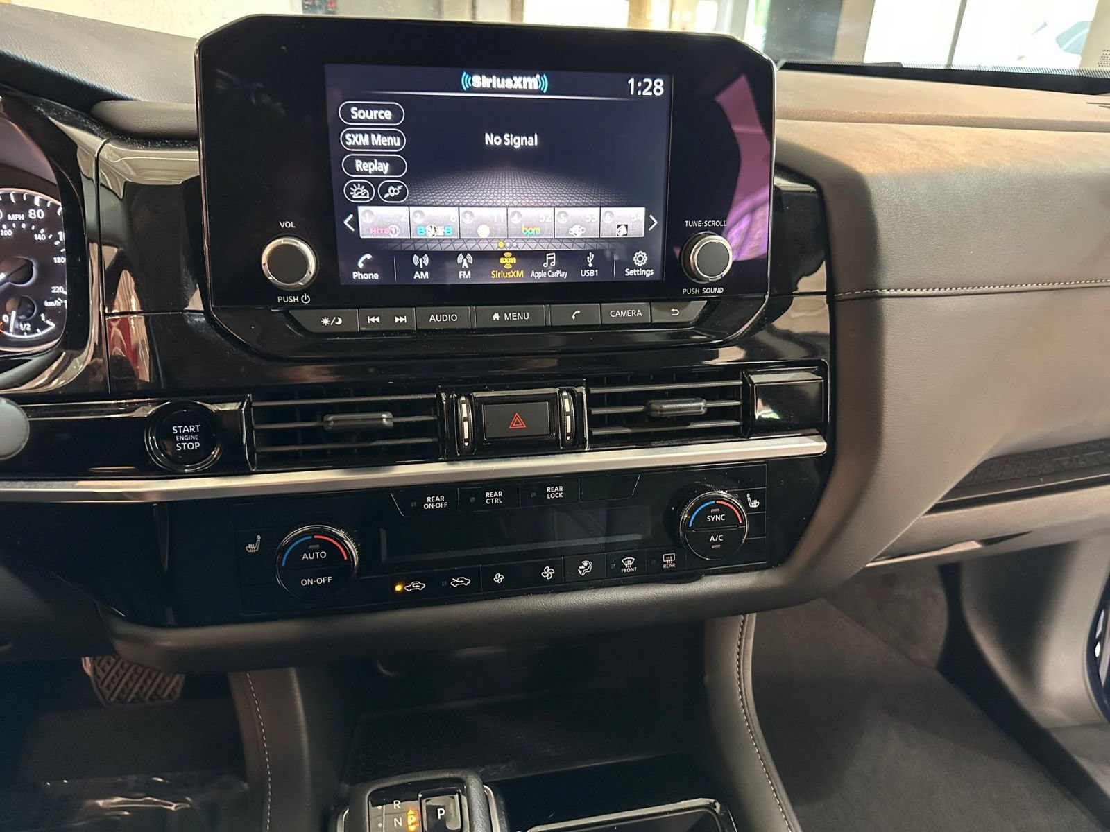 Used 2025 Nissan Pathfinder SV AWD/4WD image 17