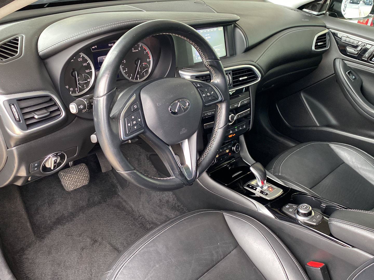 Used 2018 INFINITI QX30 Premium w/ Navigation Package AWD/4WD image 18