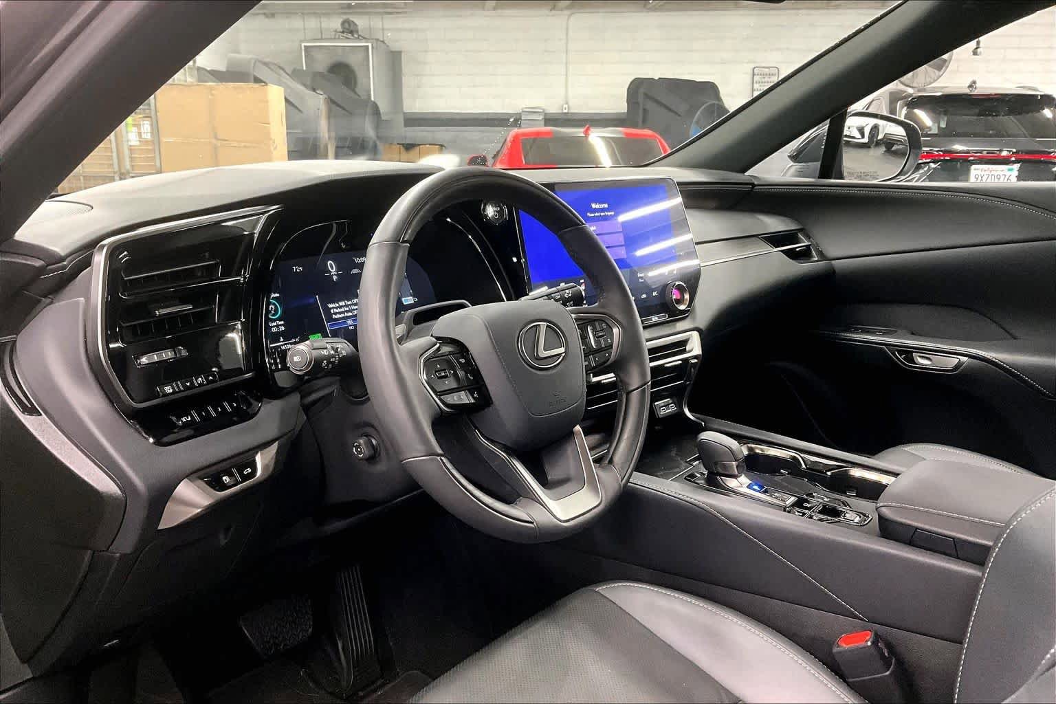 Used 2025 Lexus RX 350h w/ Convenience Package image 17