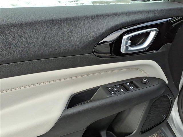 Used 2023 Jeep Compass Limited image 11